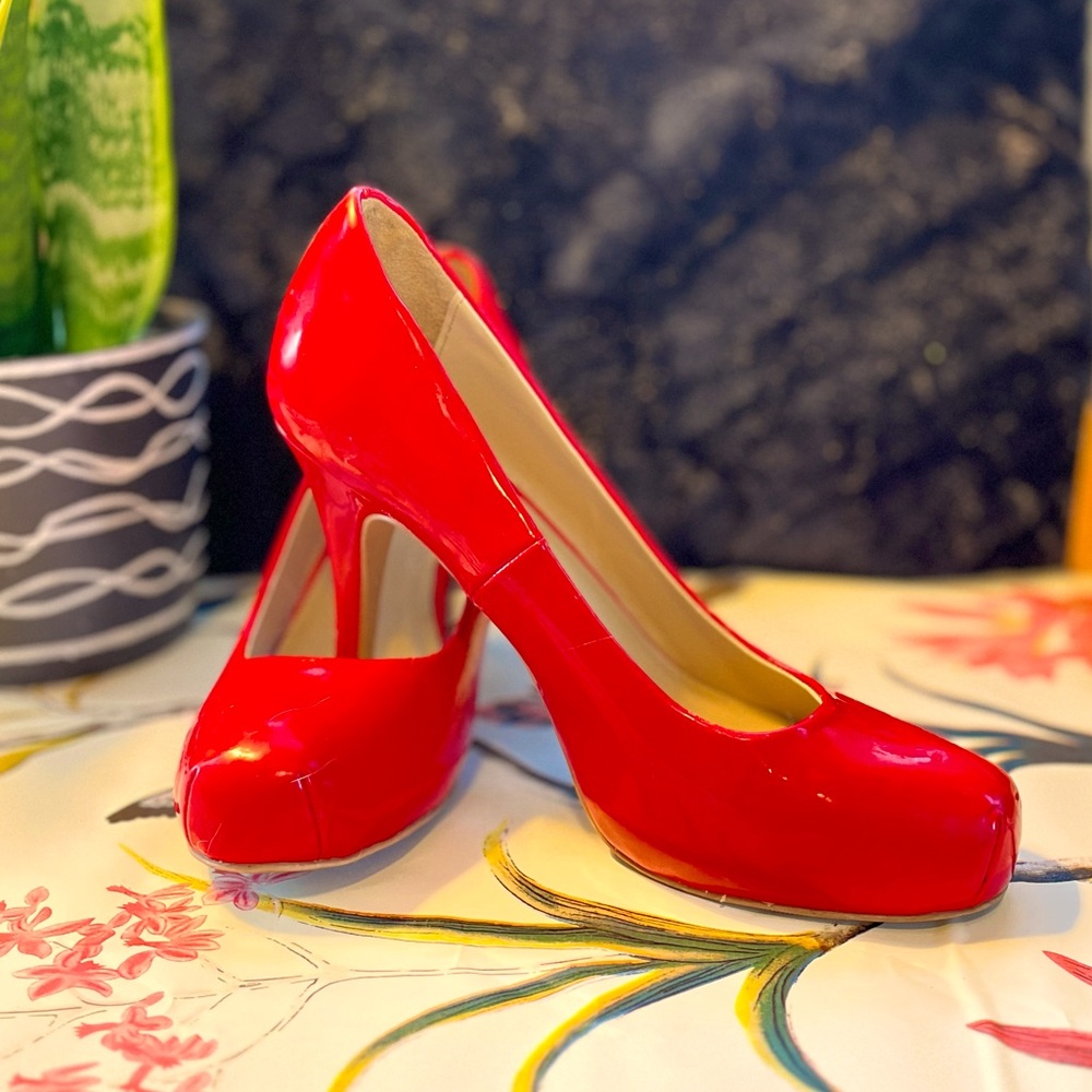 Mossimo shiny red heels women's size 8.5
